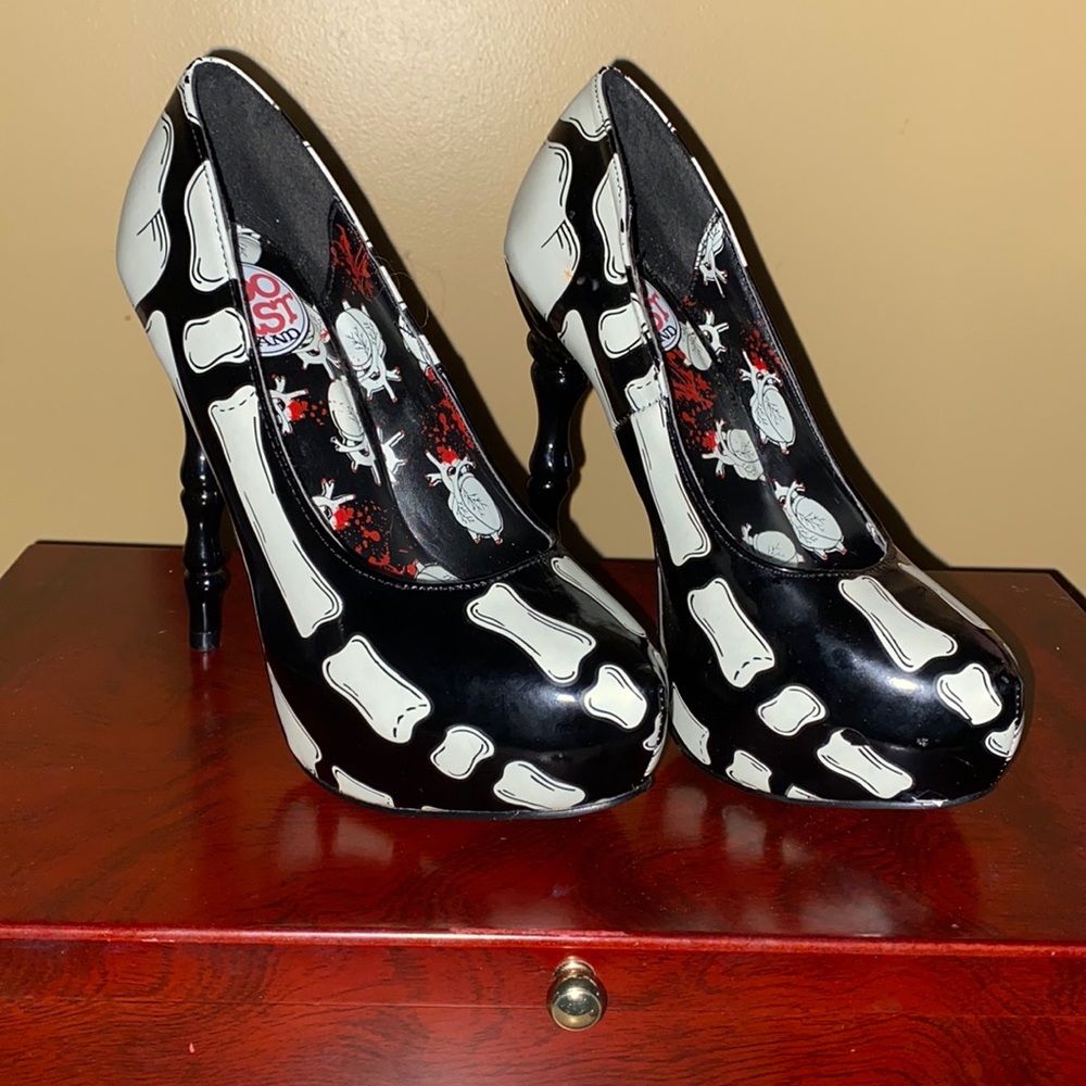 Skeleton heels